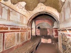 Scozia, villaggi e rovine antiche con affreschi romani, insediamenti storici, architettura, storia romana, archeologia, antiche città, siti storici, musei, patrimonio culturale.