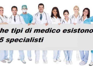 Medici specialisti in gruppo, équipe medica, professionisti sanitari, medici in camice e uniformi mediche, équipe di professionisti della salute.