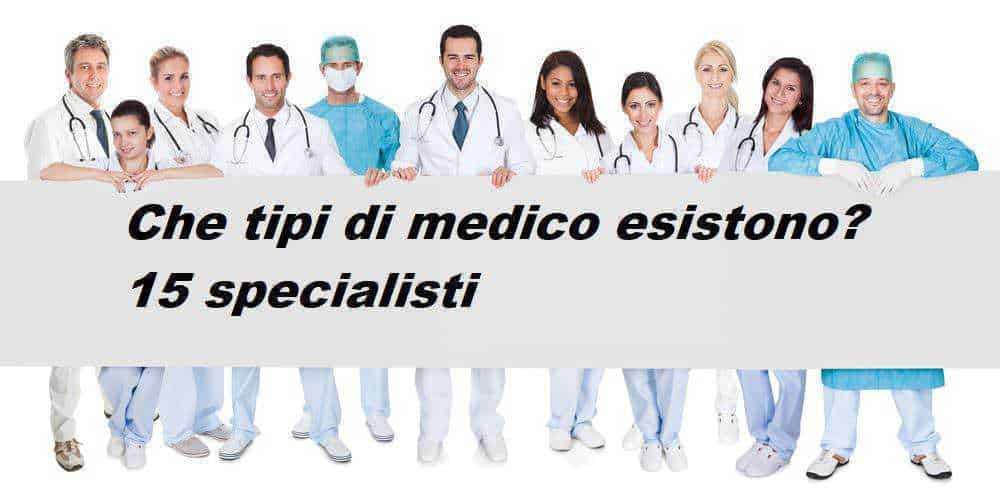 Medici specialisti in gruppo, équipe medica, professionisti sanitari, medici in camice e uniformi mediche, équipe di professionisti della salute.