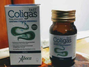 Integratore naturale Coligas Fast per alleviare gonfiore addominale e tensione, disponibile in capsule per un'azione rapida e efficace.