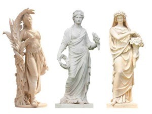 Statuette di divinità e figure mitologiche in stile classico, sculture in marmo raffiguranti figure femminili divine, arte antica e decorazione artistica.