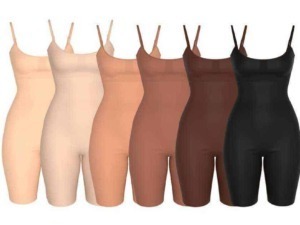 Fondo di vestiti femminili color carne, rosa, beige, marrone, e nero, abbigliamento intimo con spalline sottili.