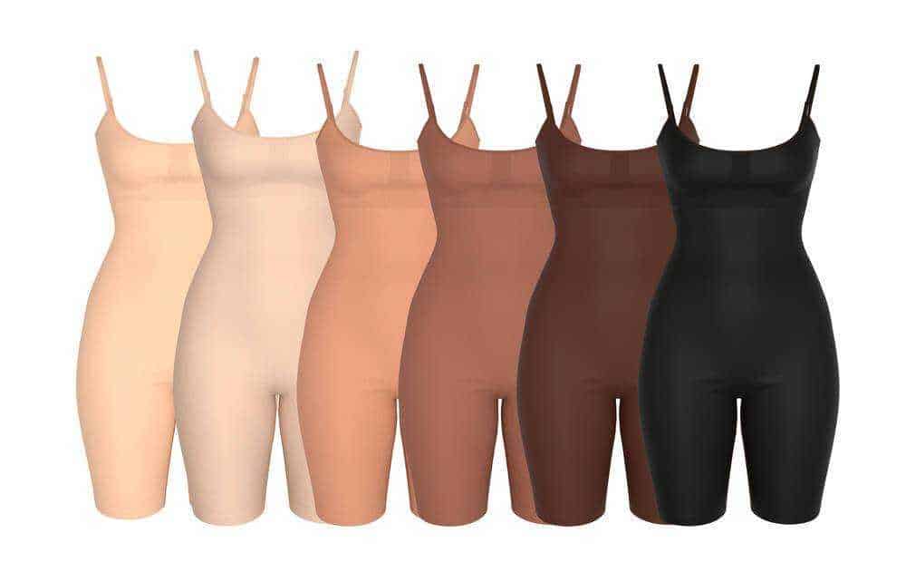 Fondo di vestiti femminili color carne, rosa, beige, marrone, e nero, abbigliamento intimo con spalline sottili.