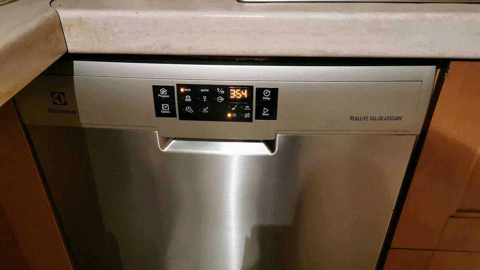 Pannello di controllo e programmi della lavastoviglie Electrolux RealLife XXL