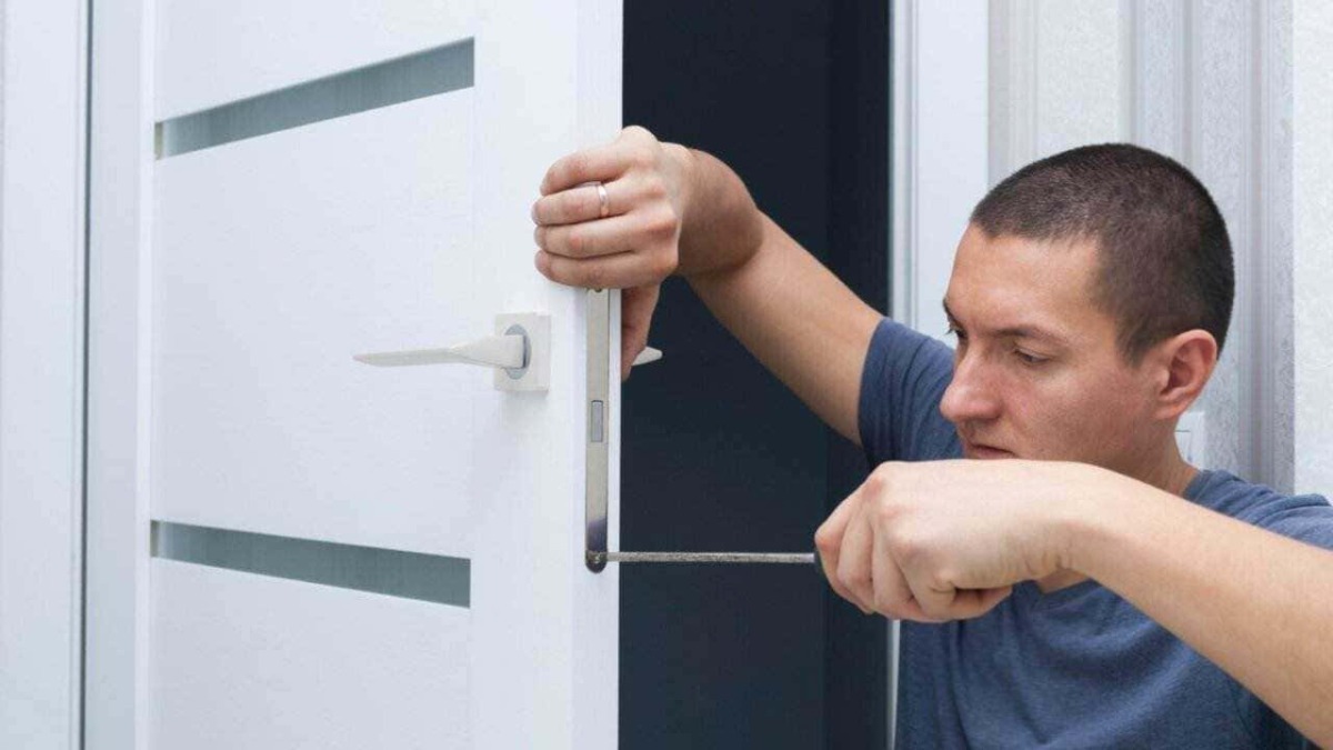 Serrature per porte blindate e sicurezza domestica, installazione professionale e riparazioni rapide. Specialisti in sistemi di sicurezza per proteggere la tua casa o ufficio.