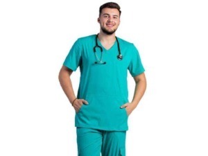 Medico in divisa medica con stetoscopio, sorriso professionale, abbigliamento sanitario, in posa sicura e amichevole.