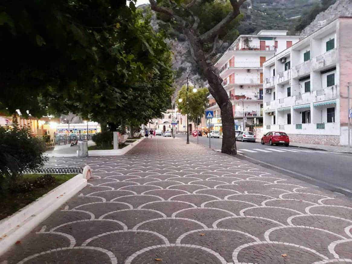 passeggiata sul lungomare di 