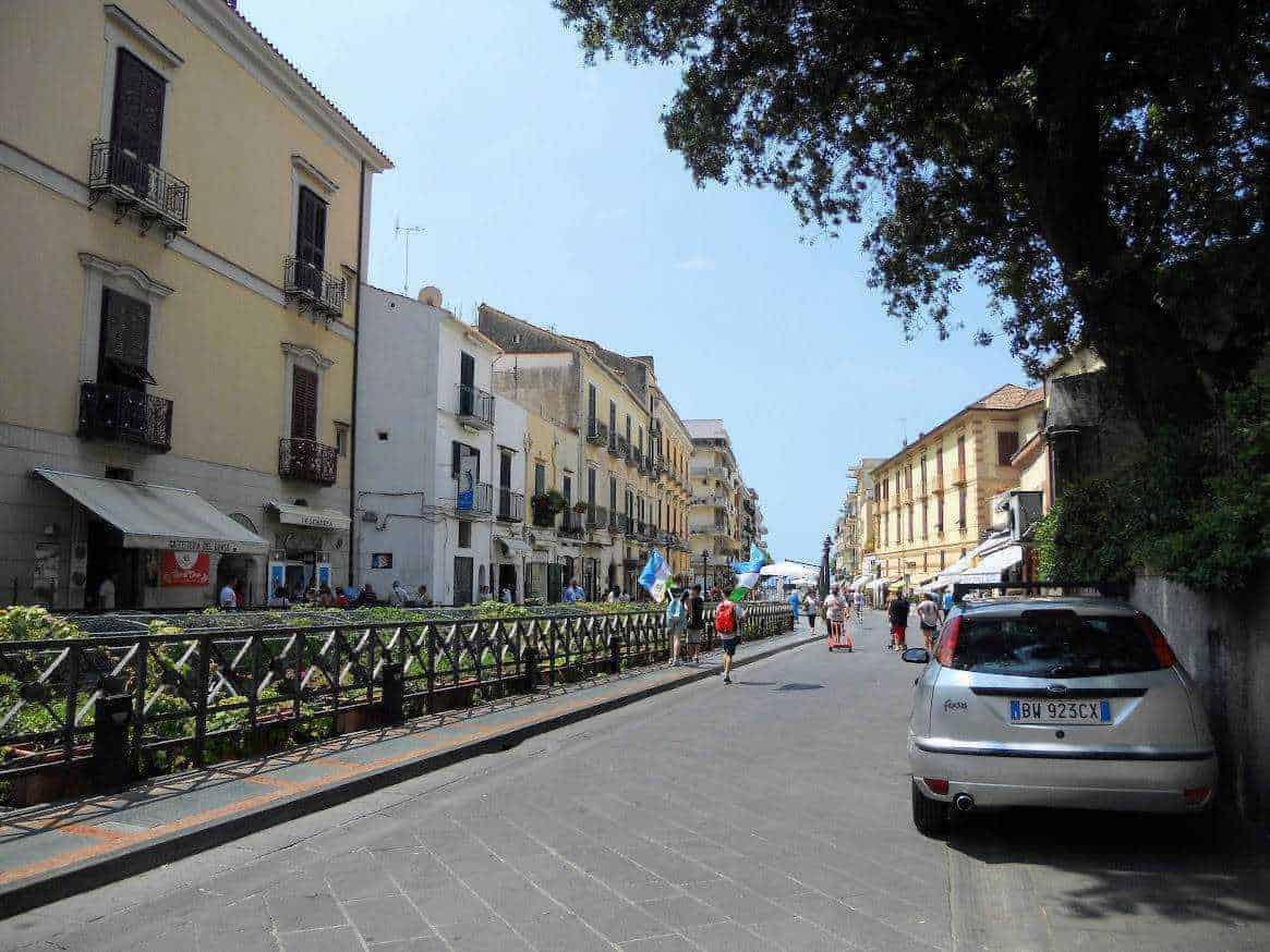 tranquilla strada nel centro storico 