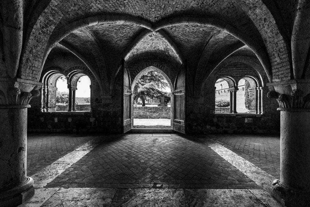 Interno gotico dell'Abbazia di San Galgano in Toscana. 