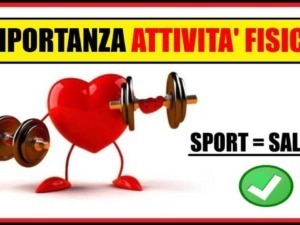 Attività fisica e cuore: immagine di un cuore con muscoli che solleva un bilanciere, simbolo di salute e benessere tramite sport.