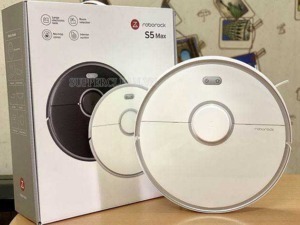 S1 Max robot aspirapolvere Roborock, pulizia intelligente e tecnologia autonoma.