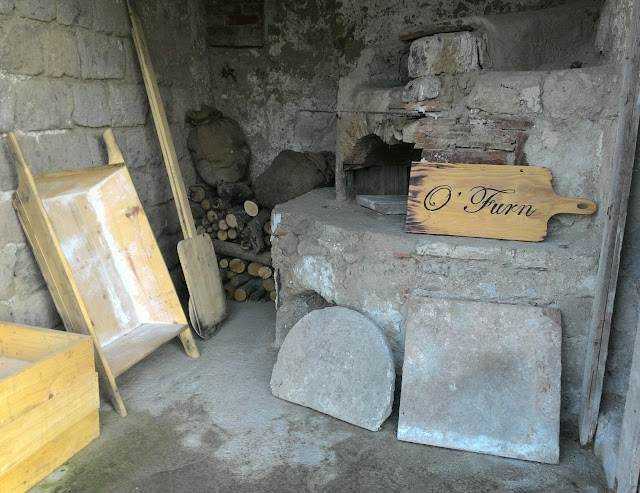 Sorrento, Villa Fiorentino, panificio nel giardino