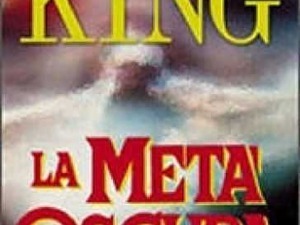 Un libro di Stephen King intitolato "La Meta Oscura" con copertina che mostra scene cupe e tempestose, simbolo del genere horror e thriller.