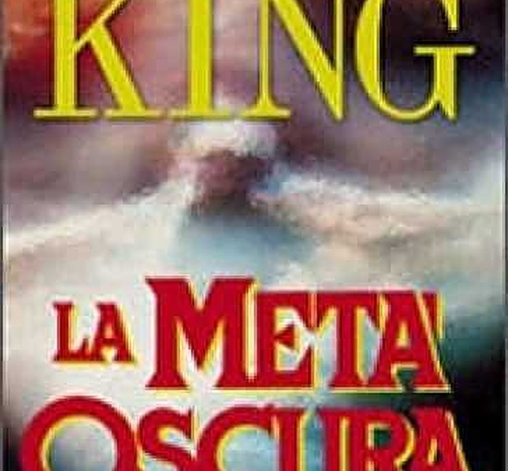 Un libro di Stephen King intitolato "La Meta Oscura" con copertina che mostra scene cupe e tempestose, simbolo del genere horror e thriller.