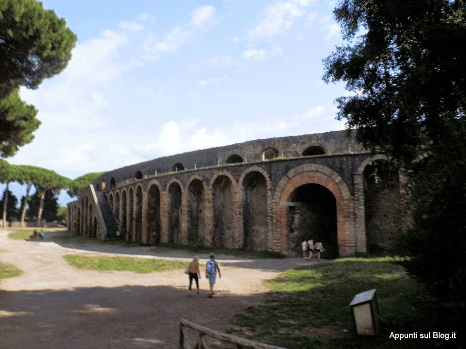 L'anfiteatro di Pompei: spettacoli e vita pubblica