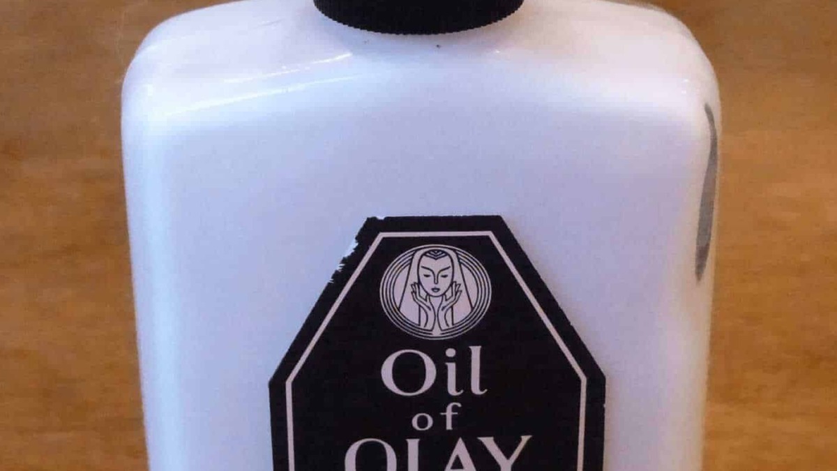 Profumo di bellezza con olio di oliva, trattamento corpo e capelli, prodotto naturale, olio di olio di oliva, formula idratante e rigenerante, bellezza naturale, cura della pelle e dei capelli.