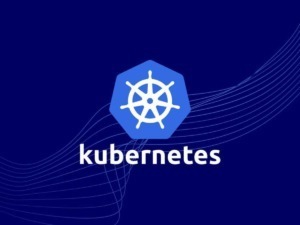Kubernetes logo, simbolo di orchestrazione container, rappresentato da una ruota con otto raggi su sfondo blu, indicato per articoli su tecnologie cloud e DevOps.