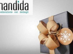 Cofanetto regalo di Natale con fiocco di juta e decorazione fiocco di neve, perfetto per partecipazioni di nozze, compleanni o occasioni speciali, simbolo di attenzione ai dettagli e gioia festiva.