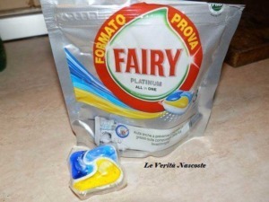 Prodotti per la pulizia dei piatti Fairy Platinum in confezione richiudibile, ideale per rimuovere grasso e residui di cibo, perfetto per lavastoviglie.