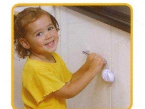 Tassafilo per bambini, sicuro e facile da usare, per proteggere le prese elettriche e prevenire incidenti domestici. Ideale per la sicurezza dei bambini in casa.