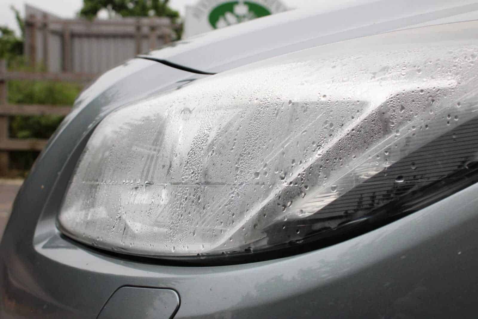Auto: fari che si appannano, cause e rimedi veloci