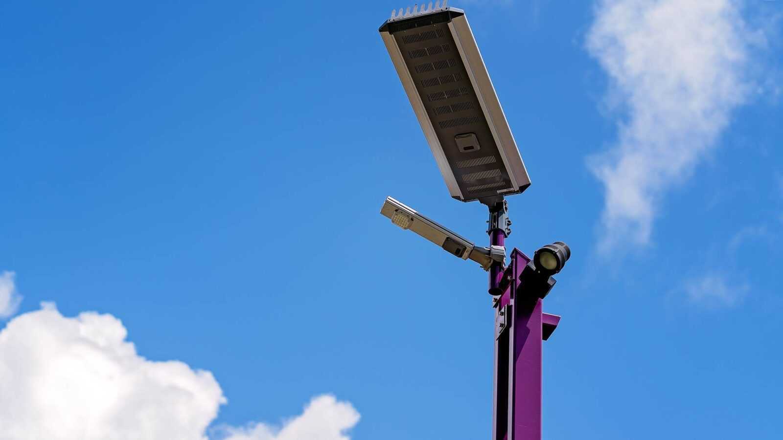 Il semaforo a energia solare autonomo a led funziona?