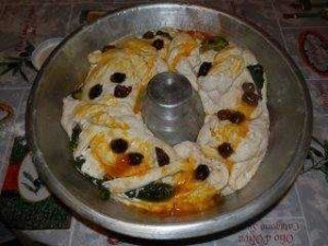 Rotolone di pizza con olive cotto al forno per bambini