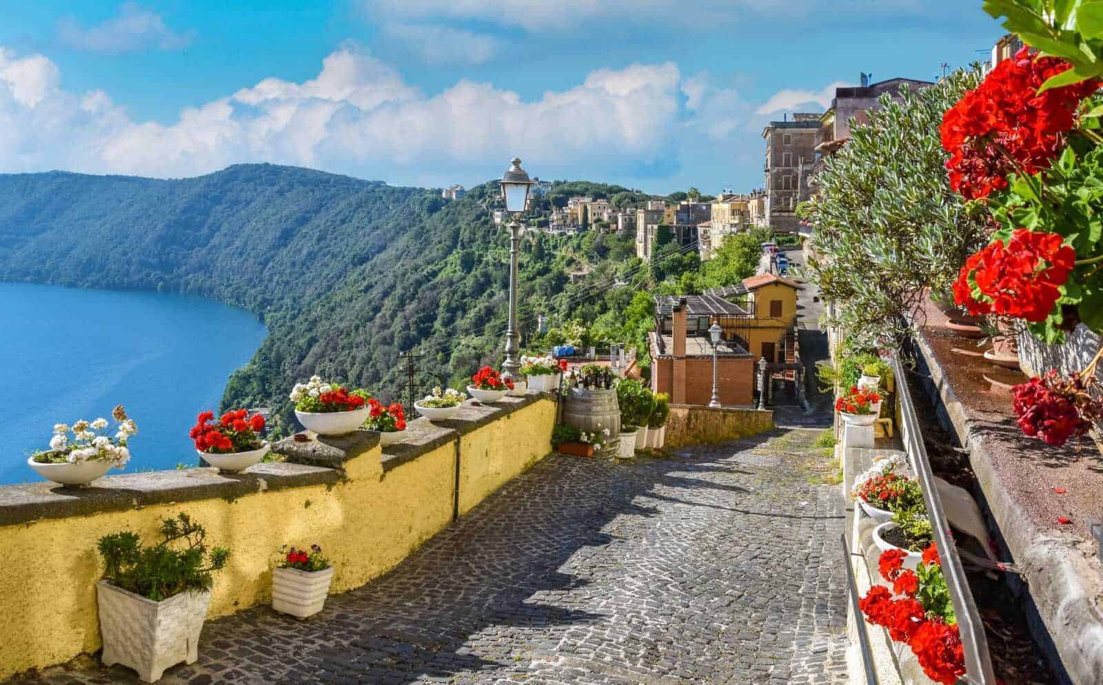 Il centro storico di Castel Gandolfo visto dall'alto