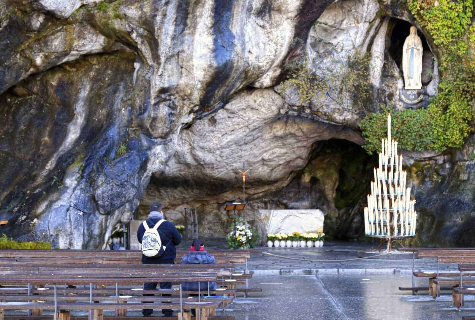 Lourdes: pellegrinaggio e cosa vedere al Santuario
