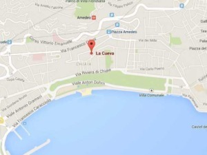 Vicinanza a La Cueva, mappa di Napoli con punti di riferimento come Villa Comunale e Corso Vittorio Emanuele, ideale per esplorare i luoghi locali e le attrazioni della città.