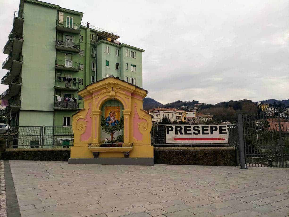 La sera di Natale a Cava dei Tirreni, un borgo medievale, in provincia di Salerno
