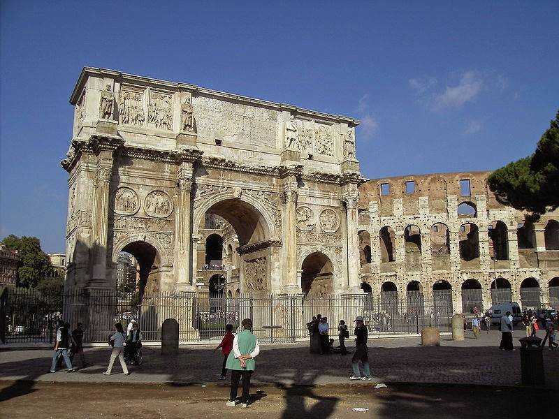 Castel Sant'Angelo e fiume Tevere durante un itinerario di Roma in un solo giorno