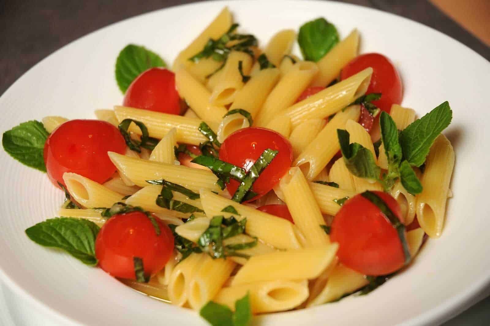 Ziti con poponcini al formaggio di capra e verdure