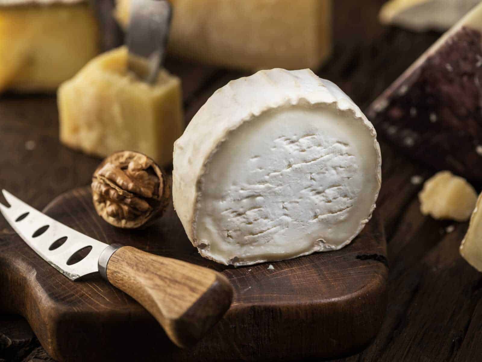 Formaggio di capra benefici e danni