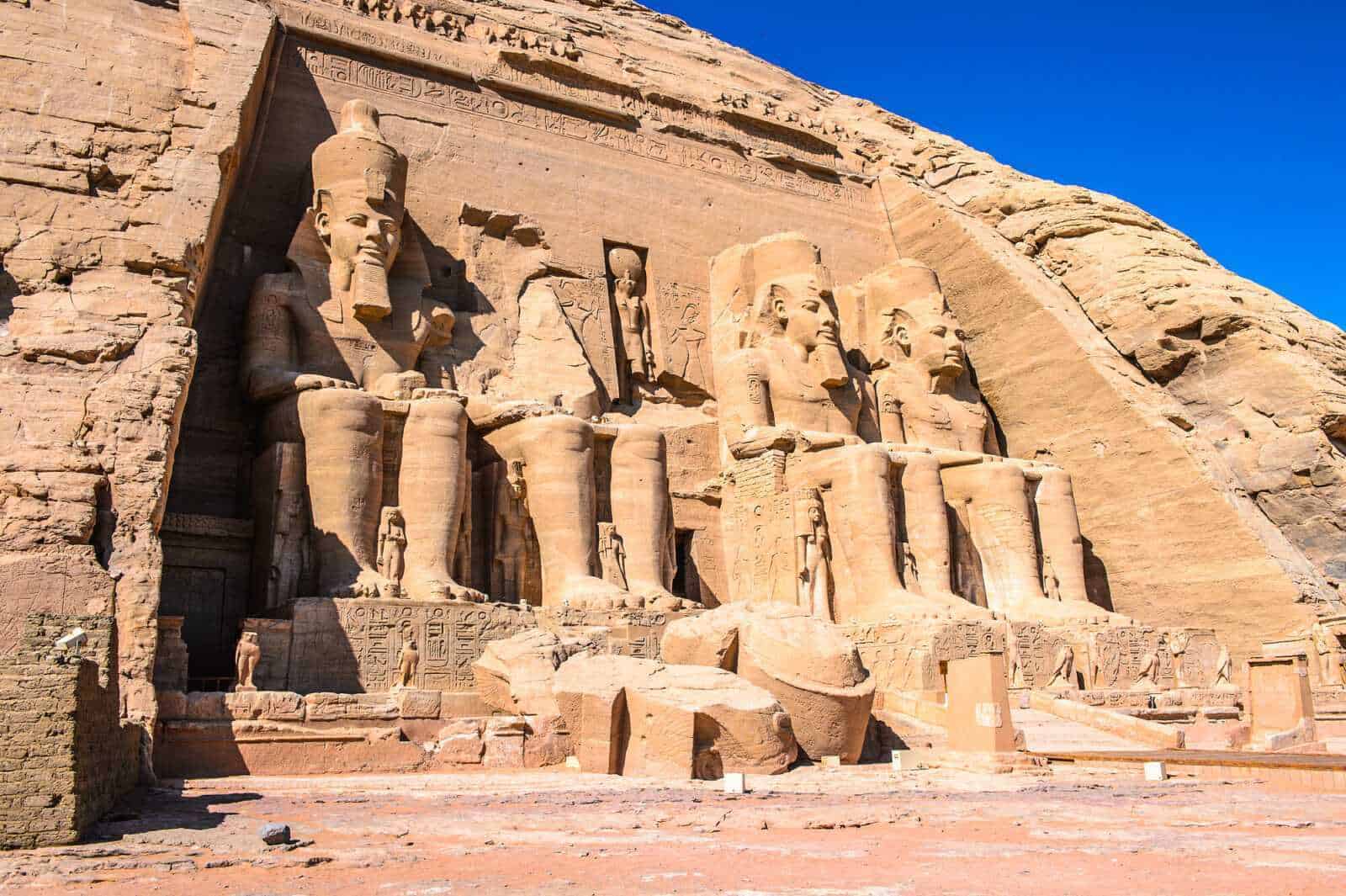 13 Statue con accesso interno nel mondo