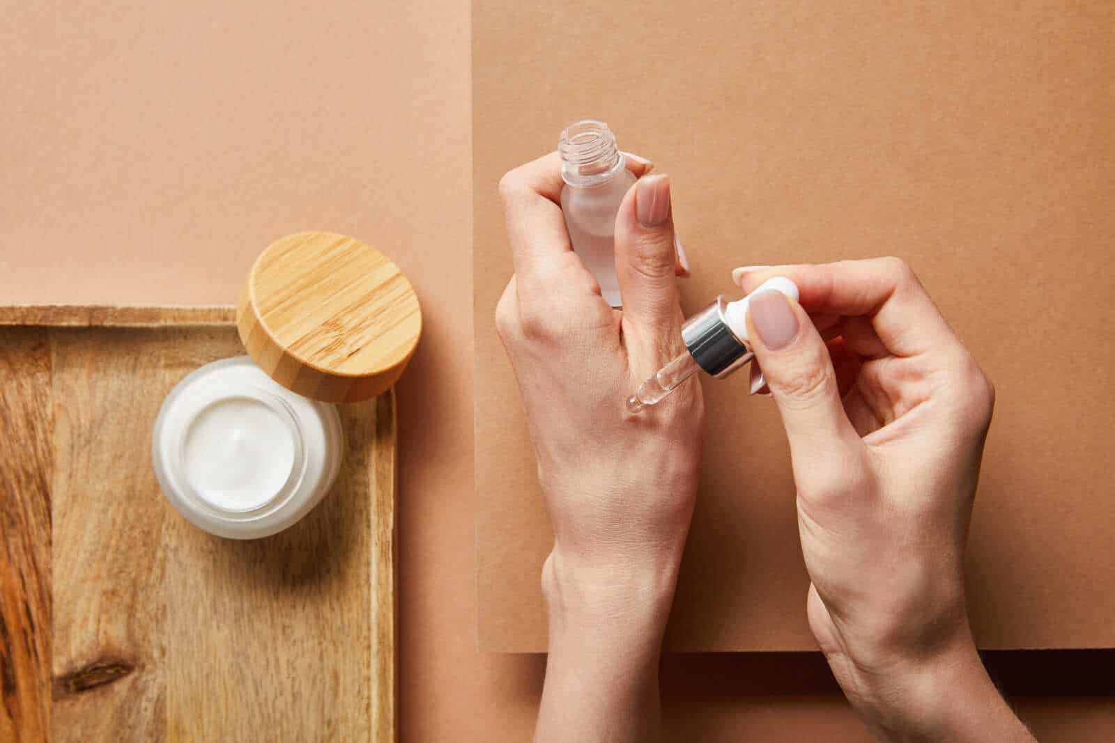 Come mantenere una pelle impeccabile anche in viaggio: consigli e prodotti multiuso per una pelle idratata e luminosa