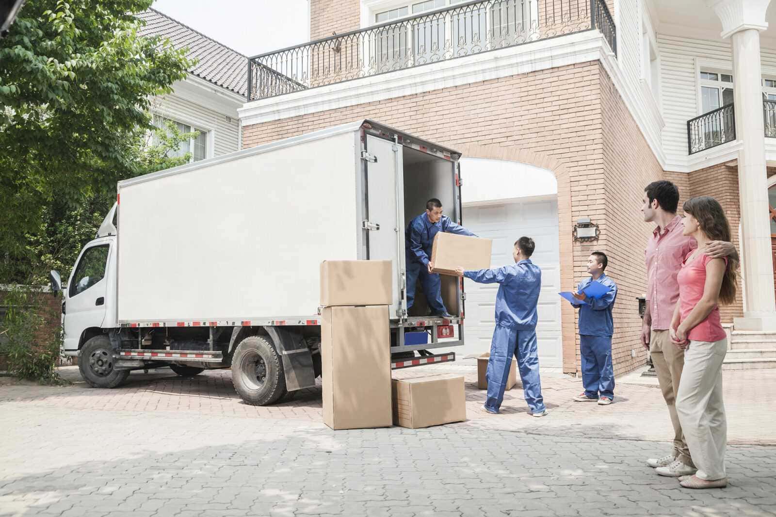 Traslocare è un compito noioso, ma qualcuno deve pur farlo