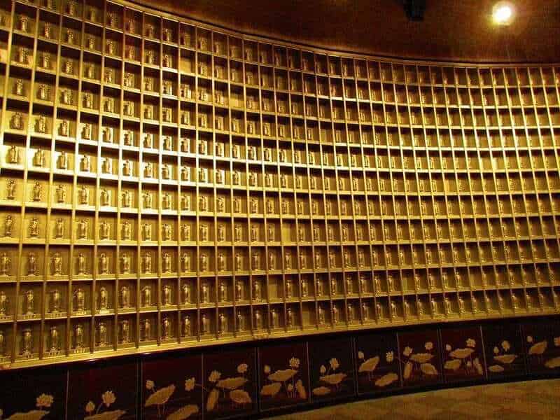 13 Statue con accesso interno nel mondo