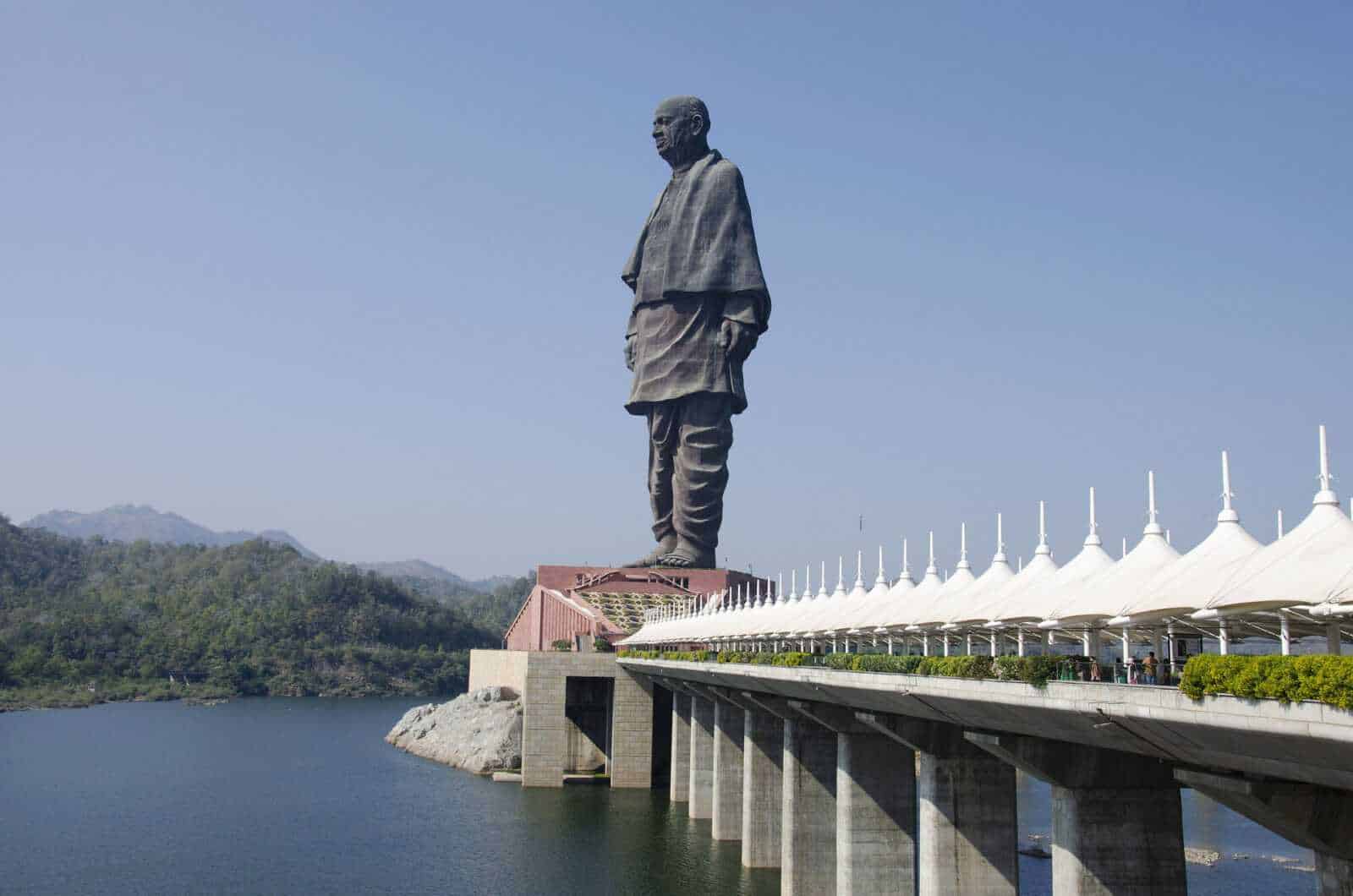 13 Statue con accesso interno nel mondo