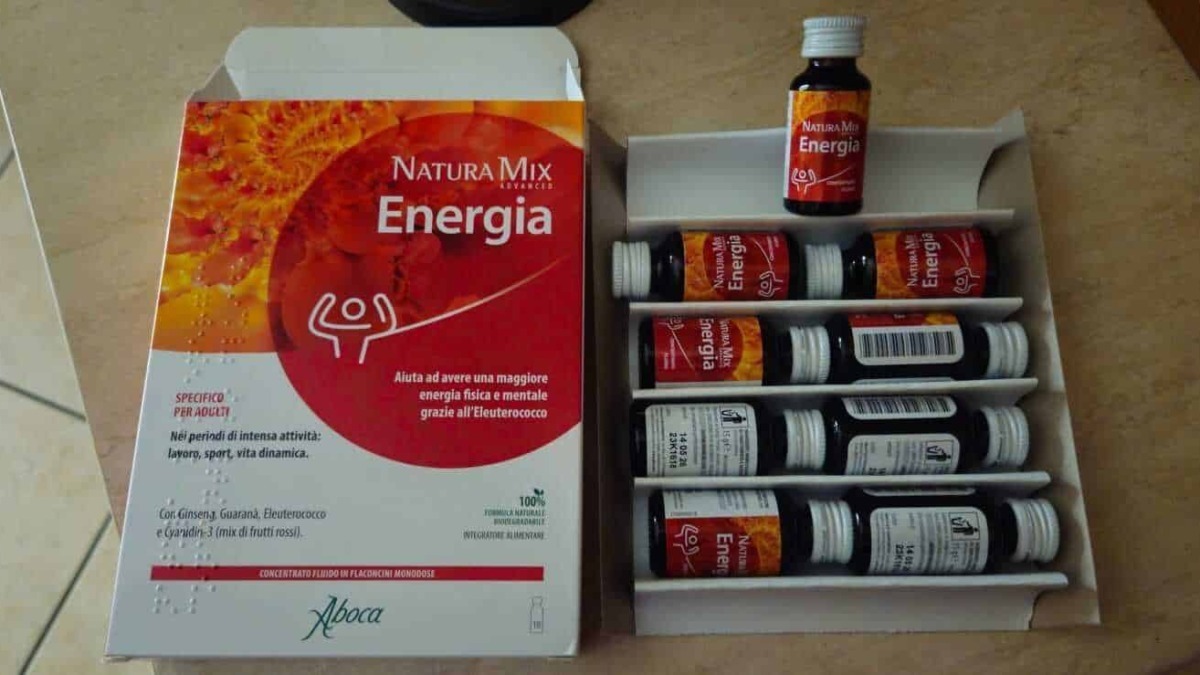 Integratore naturale energia Naturamix Energia con Guaranà Eleuterococco e Ginseng, confezione da 20 fiale per il supporto alla vitalità e al benessere fisico e mentale.