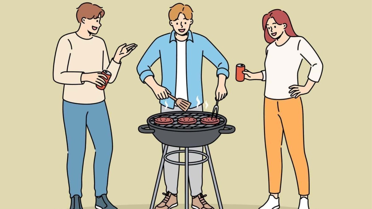 Juventini che si godono una grigliata all'aperto con amici, sorseggiando bibite e cucinando carne alla brace in un ambiente informale. Perfetto stile di vita estivo e socialità.