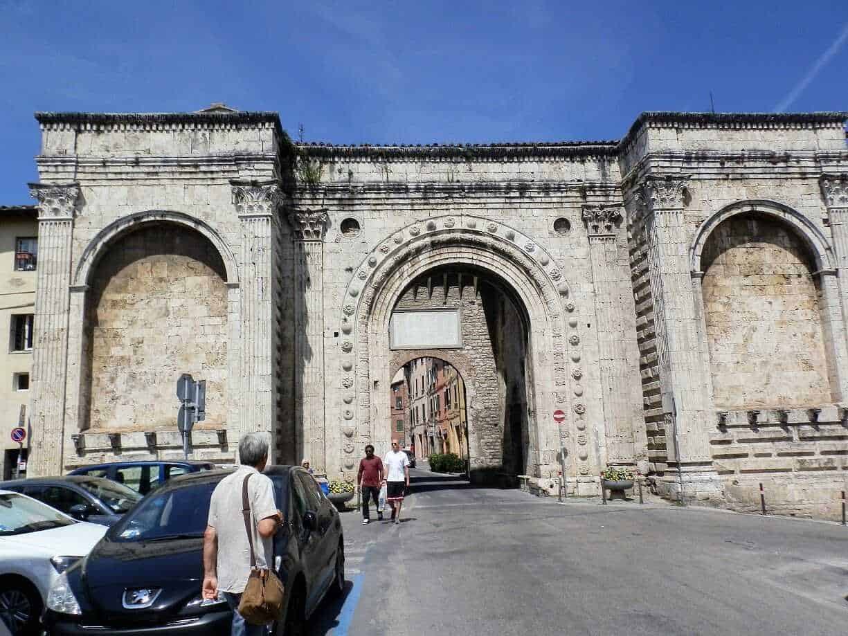 Cosa vedere a Perugia e dintorni in 1 giorno 7 porta S.Pietro