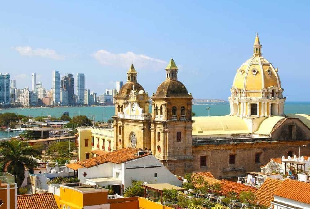 Appunti sul Blog, panorami di Città del Messico, skyline moderno e storiche chiese coloniali, vista sulla Copacabana e dettagli architettonici di edifici emblematici.