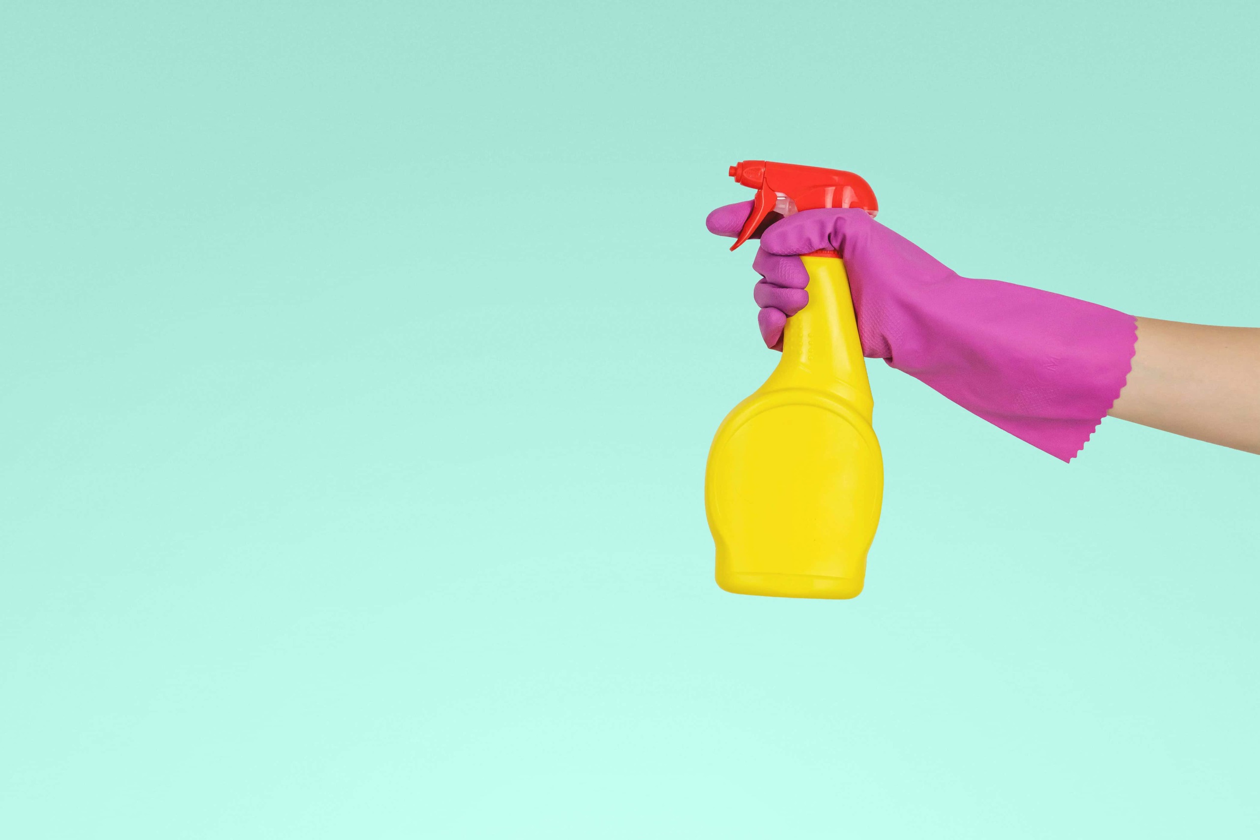 Spray di ammoniaca per la pulizia della casa 
