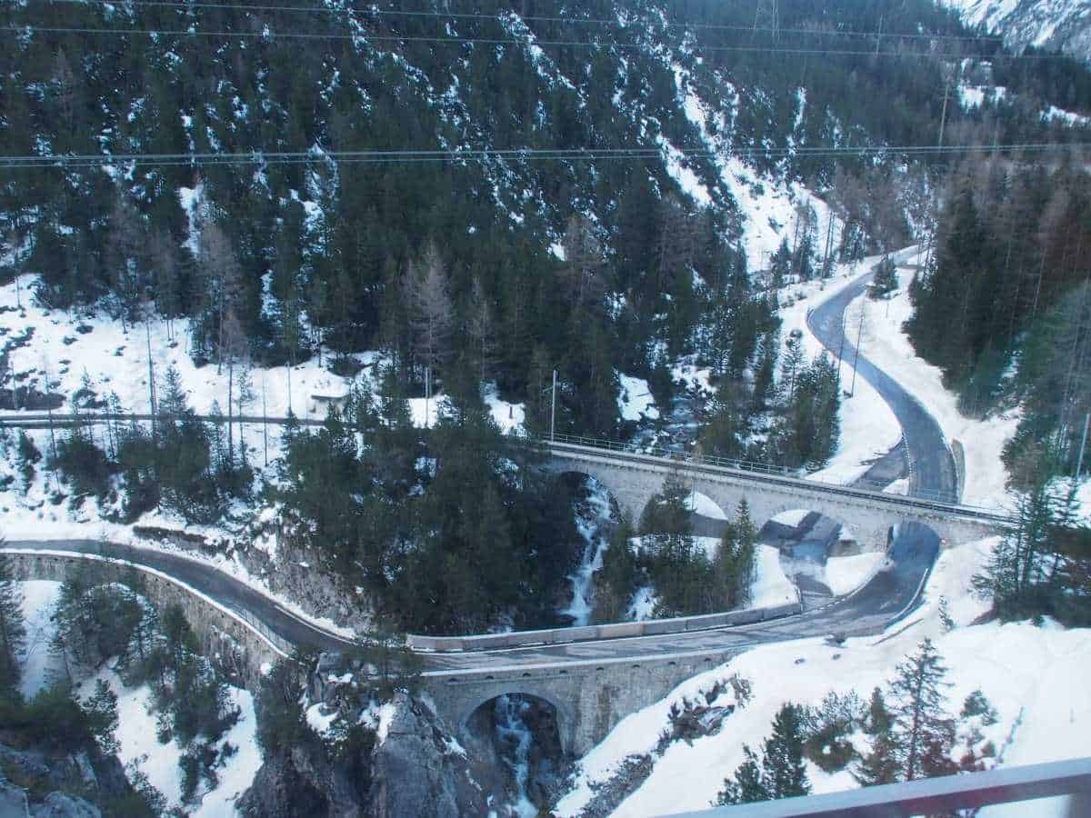 Viaggiare in treno panoramico in Svizzera