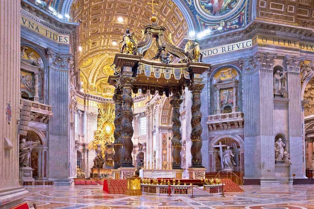 Interno della Basilica di San Pietro a Roma