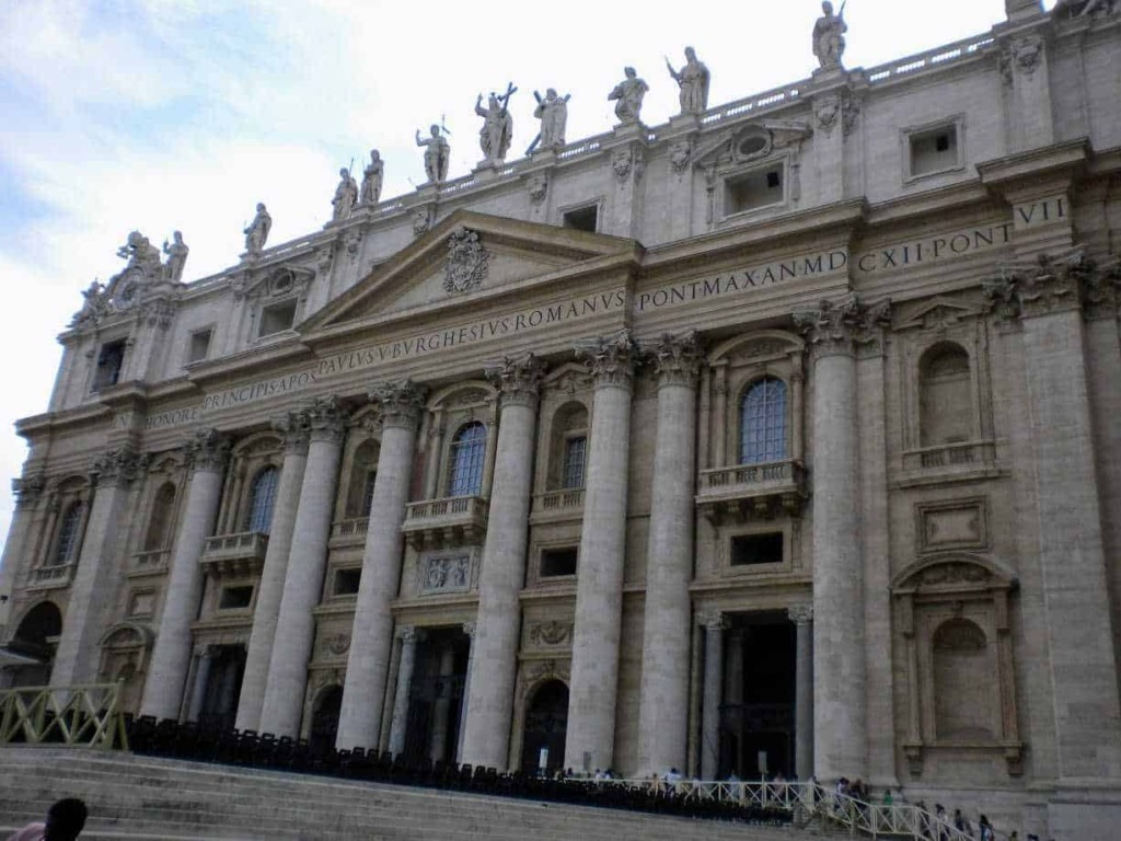 facciata della Basilica di San Pietro a Roma