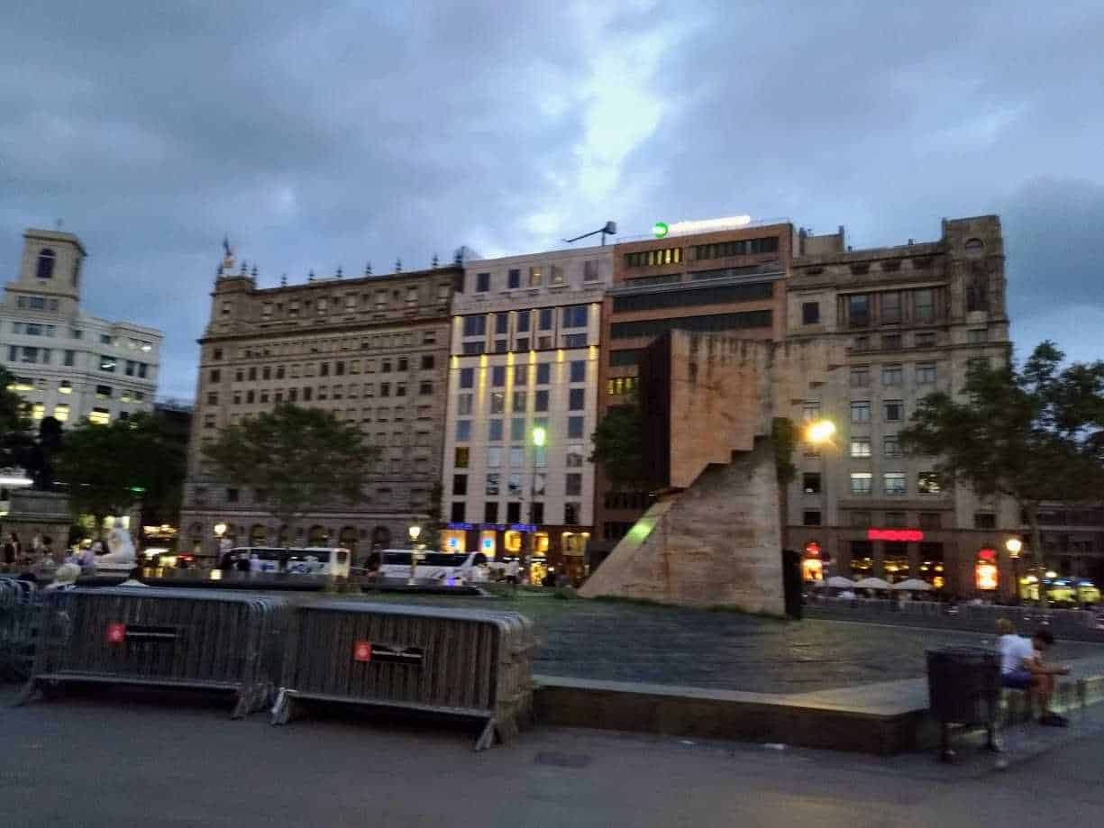 Scopri il cuore di Barcellona: una guida a Plaza Catalunya e oltre!