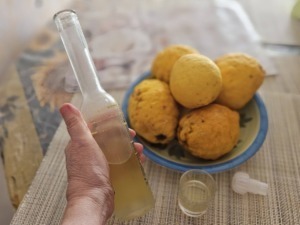 Ricetta limoncello fatto in casa con limoni freschi di Sorrento