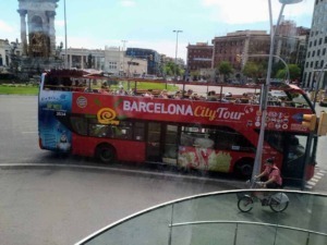 Scopri i tour in autobus panoramici a Barcellona con il city tour su doppio piano, esplorando le principali attrazioni della città catalana.
